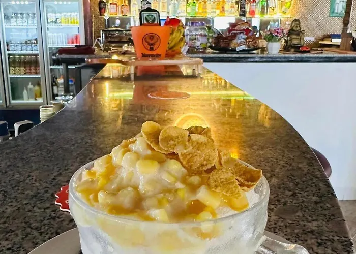 ホテル Seaview Moonrise Cafe アルコイ